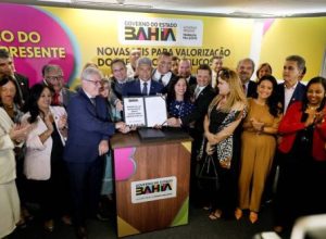 Jeronimo-melhorias-salariais-servidores-Bahia